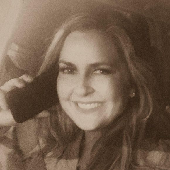 Meet your Posher, Dee - Picture 1 of 1